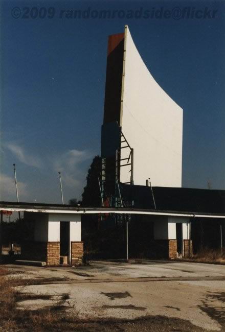 Vista Drive-In Theatre - Vista (newer photo)